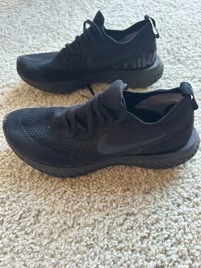 Nike Men’s Black Knit Athletic Running Shoes